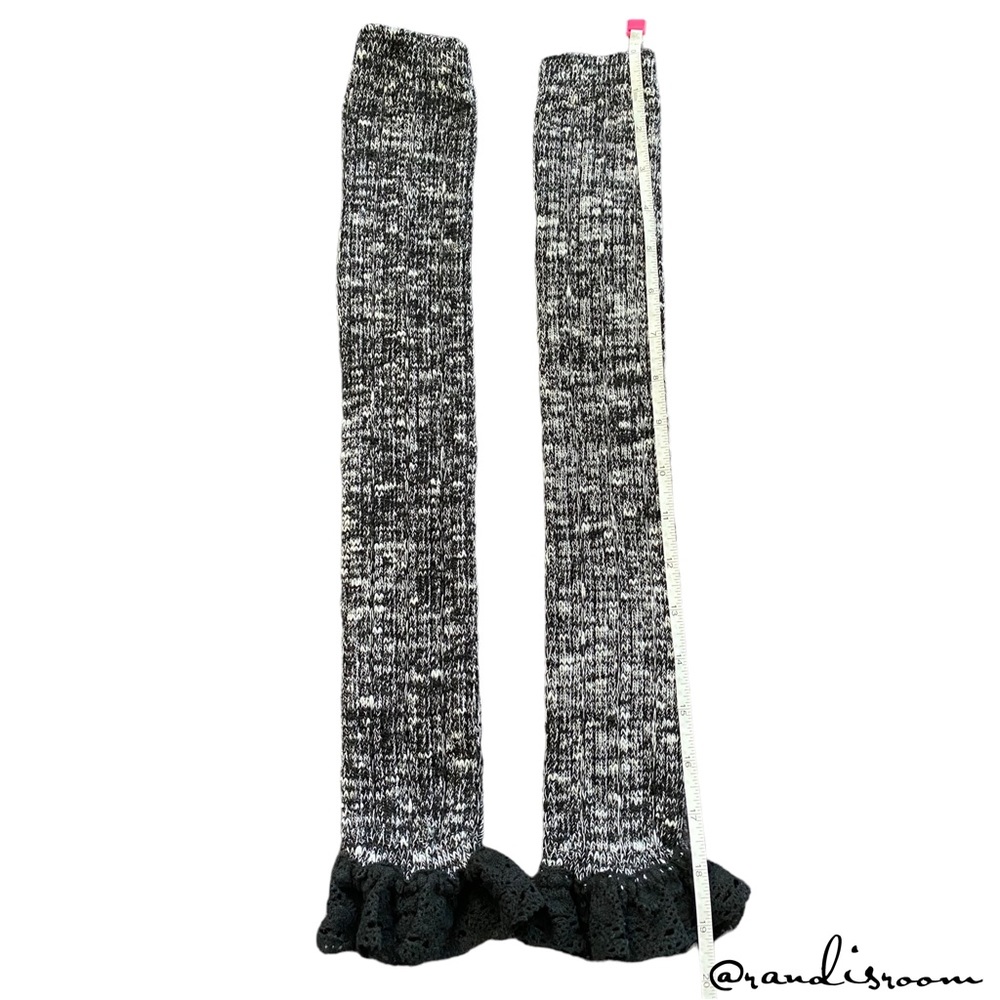 EUC Women’s Knit Ruffled Lace Trim Gray & Black Stretchy 20” Leg Warmers